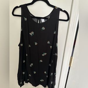 Black with White Flowers Old Navy tank - size XXL